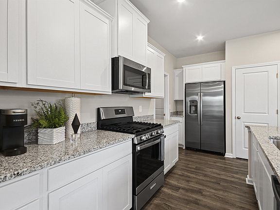 3rd image of 1829 Berkshire Ln