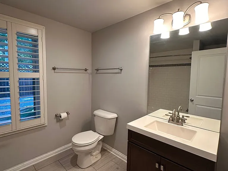829 E Chestnut St — Photo 16
