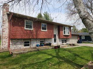 320 Meadowlark Cir, Deerfield, WI 53531