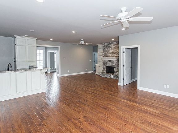 5th image of 659 Mallard St