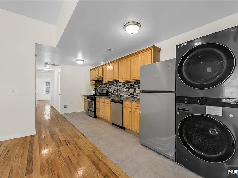 45 Orient Ave — Photo 7