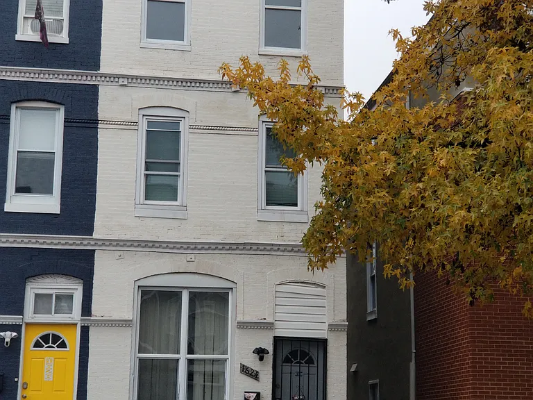 W Lexington St — Photo 1