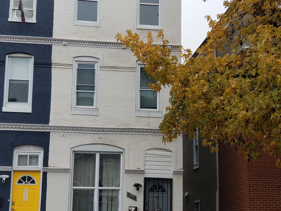 W Lexington St