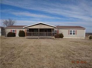 25720 Kansas Ave, Tonganoxie, KS 66086