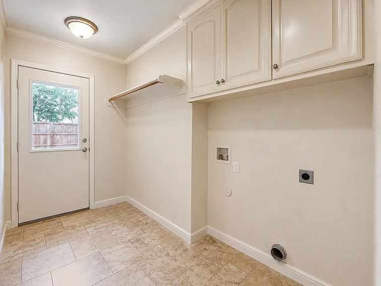 5001 Albany Dr — Photo 14