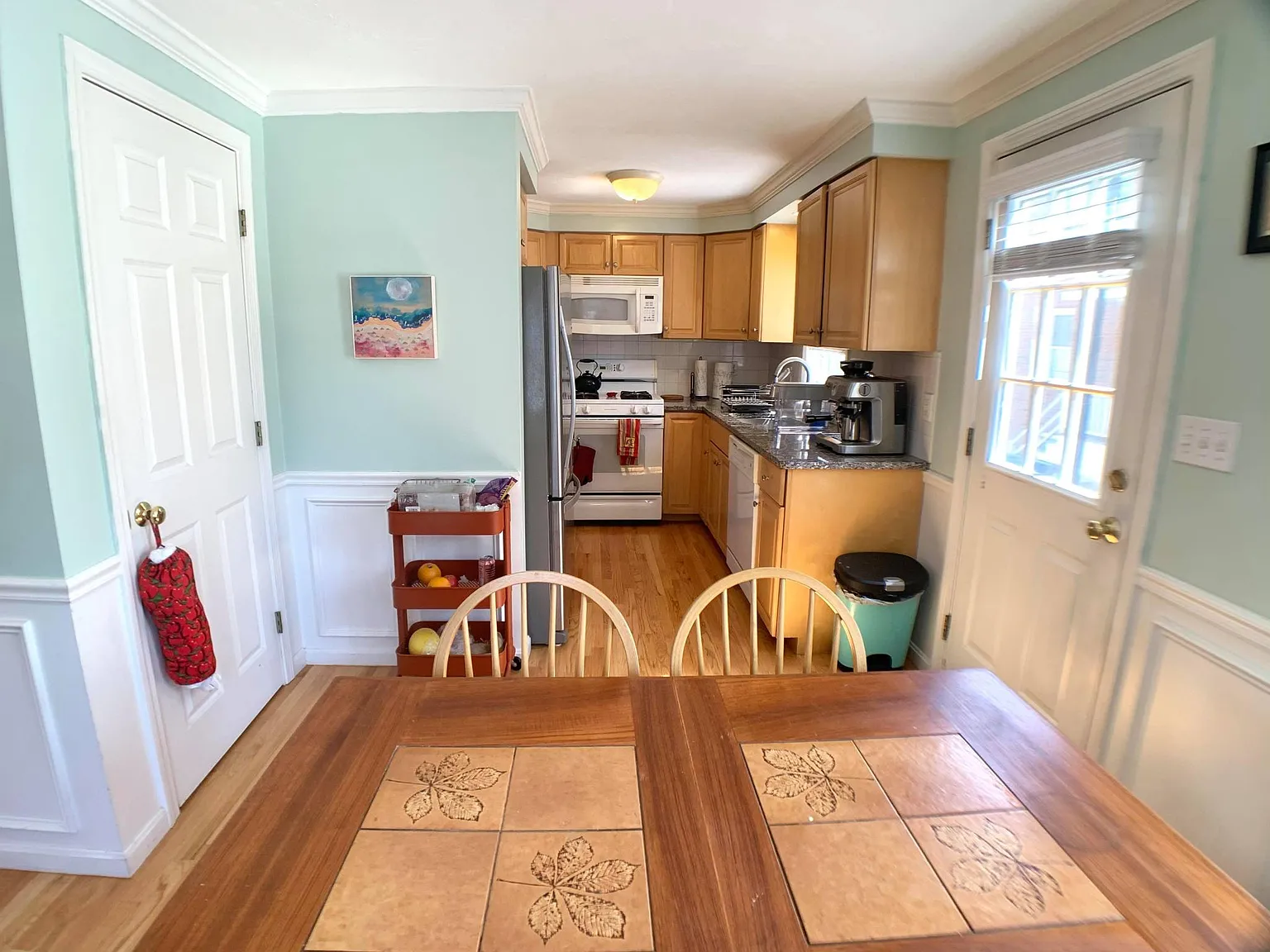 2 bed, 1.5 bath, 1100 sqft, $3,200 — Photo 2