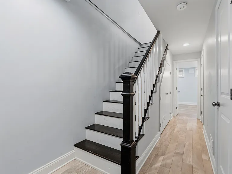 412 S East Ave — Photo 25