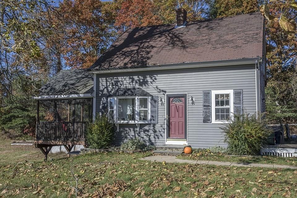 2nd image of 885 Plymouth St