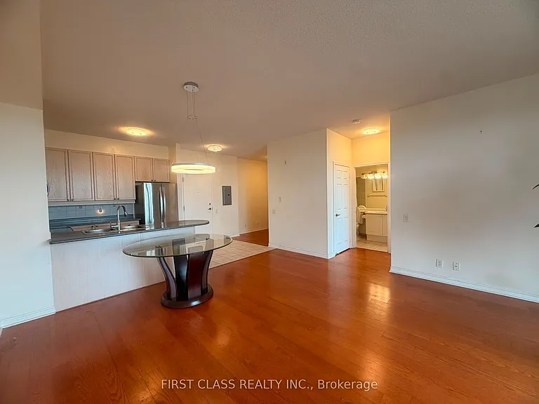11121 Yonge St #422 — Photo 5