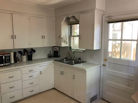 4th image of 1303 E Roosevelt Ave