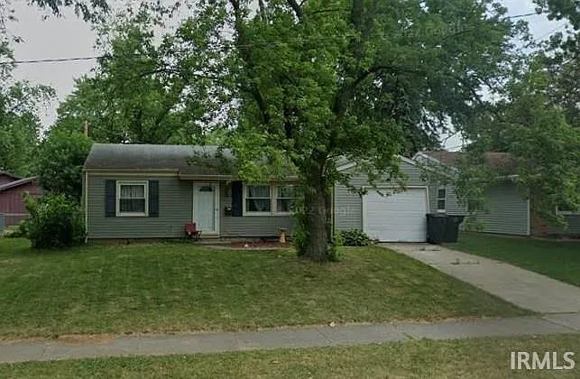 1845 Renfrew Dr photo 1