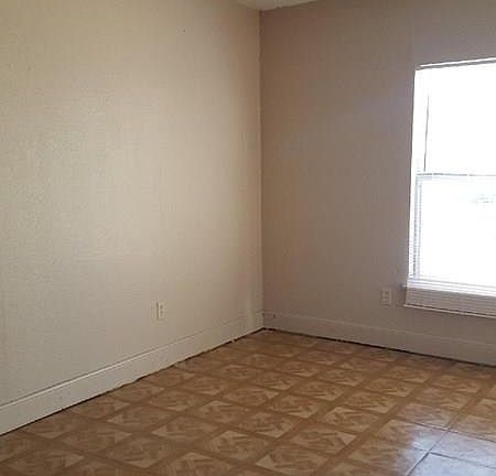 3rd image of 2414 Ofelia Ave