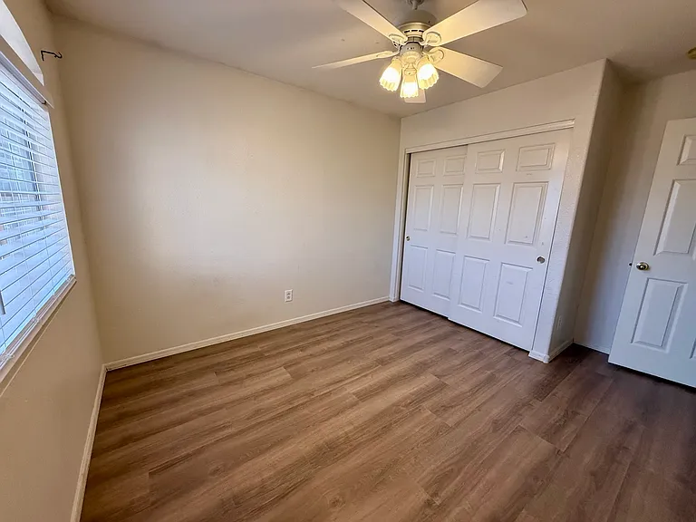 1273 W Swan Ct — Photo 18