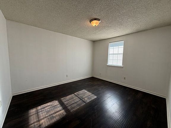 5th image of 711 Eric Dr
