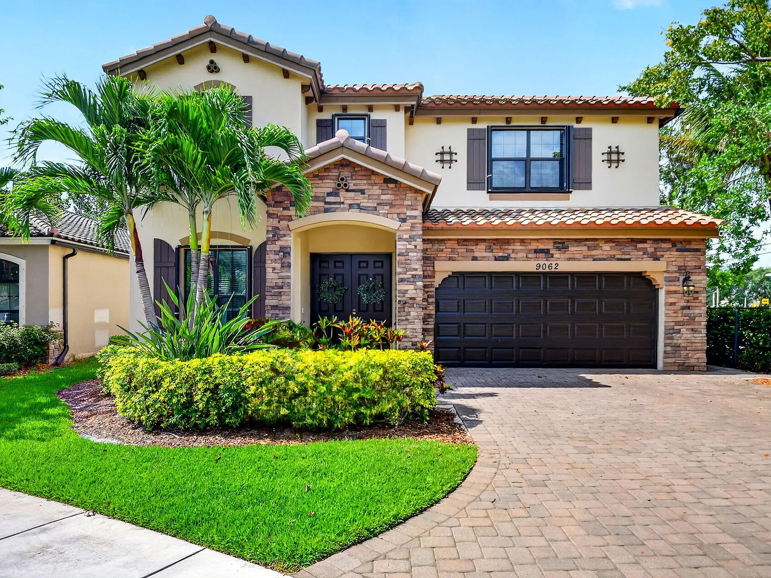 4 bed, 3.5 bath, 3166 sqft, $4,950 — Photo 2