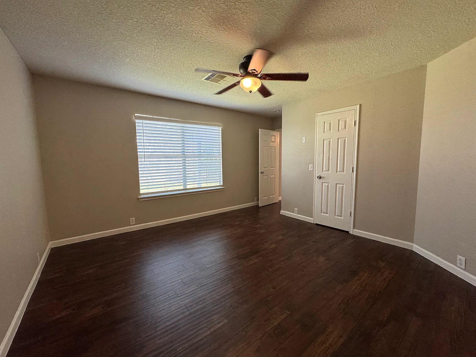 3 bed, 1758 sqft, $1,950 — Photo 1