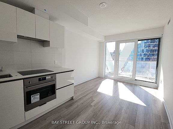 4th image of 230 Simcoe St #1915