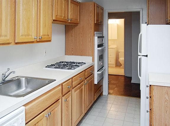 4th image of 854 E Broadway APT 4T