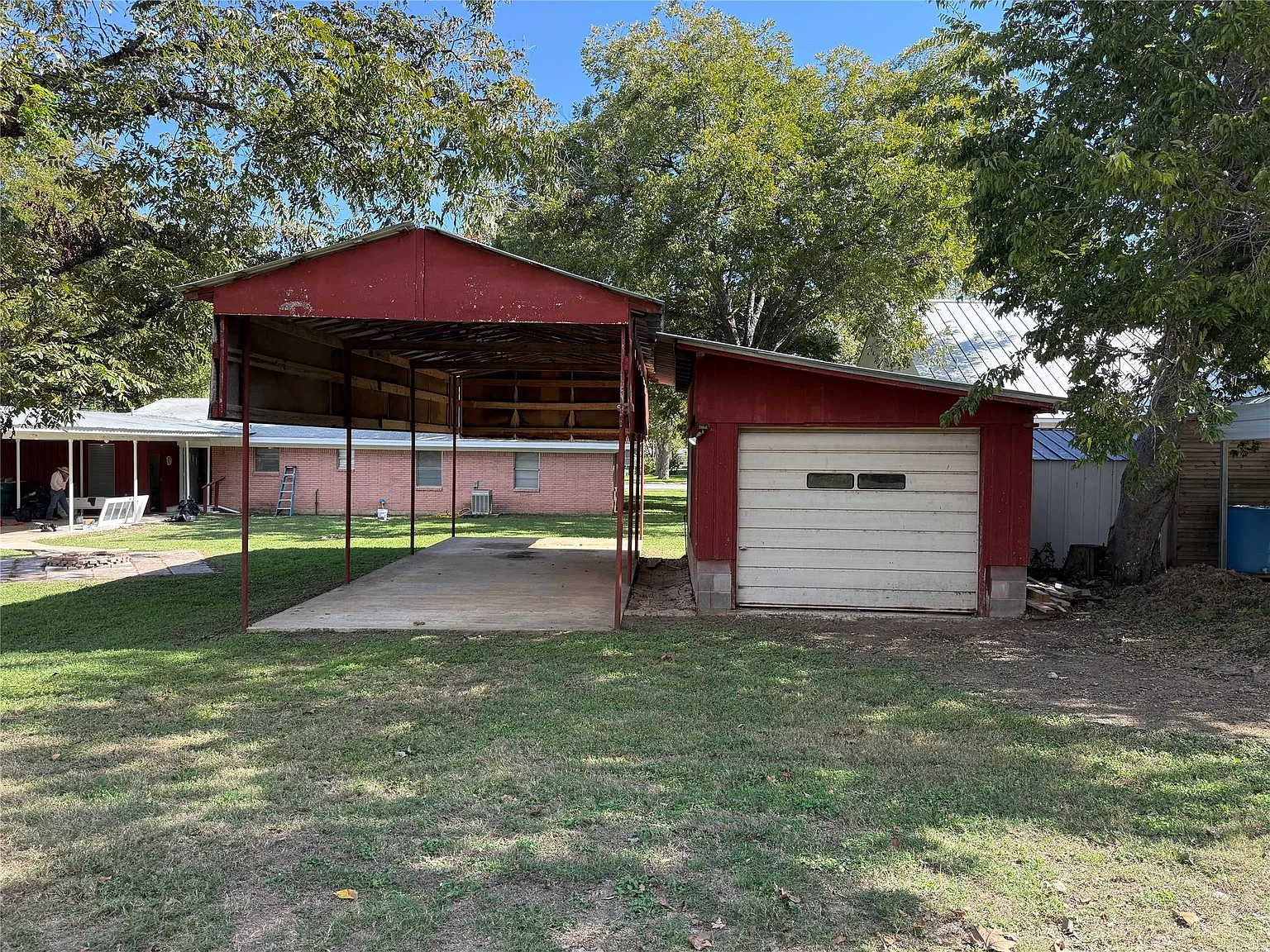 4 bed, 2.0 bath, 2010 sqft, $2,300 — Photo 4