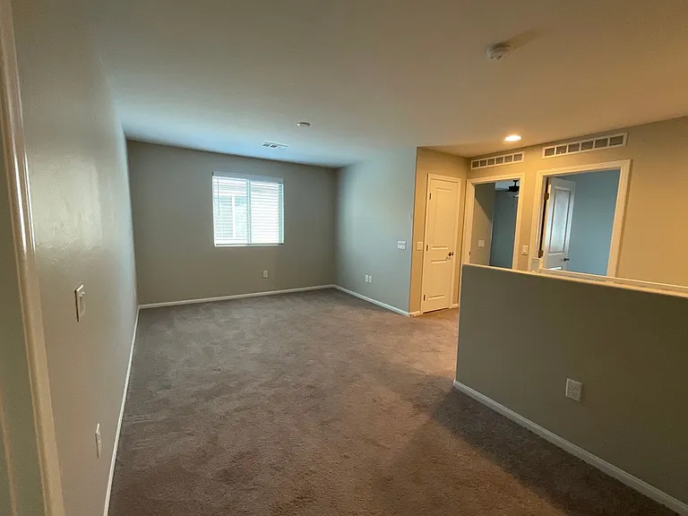 18 Pivot Ave — Photo 6