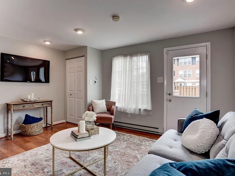 2822 S Meade St — Photo 7