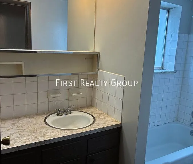 737 Wilmington Ave #18 — Photo 11