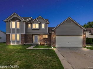 22480 Streamside Dr, Macomb, MI 48044