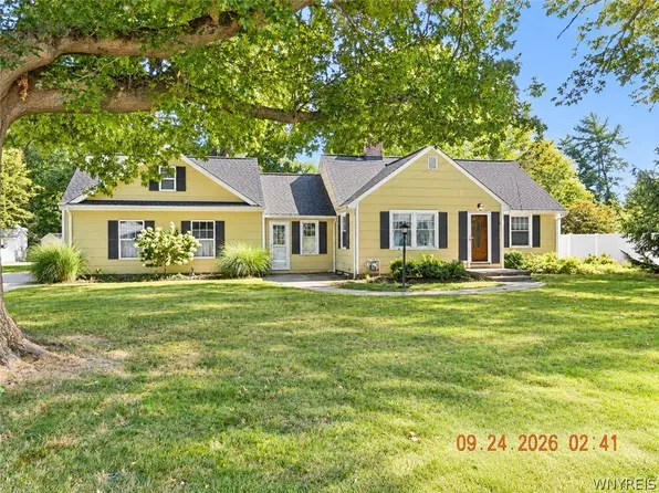 3643 Center Lane Dr, Hamburg, NY 14075