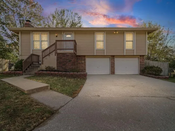 633 SW 36th Ter, Lees Summit, MO 64082