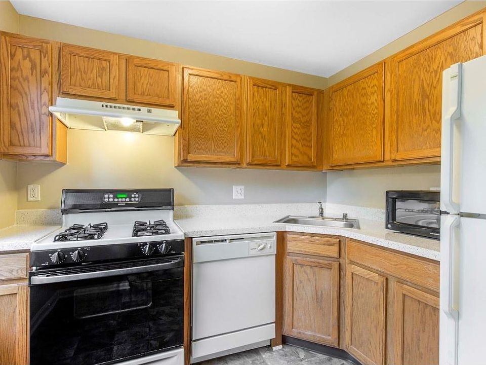Great Kitchen with alot of natural sun light