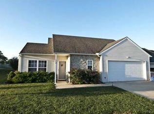 1890 Fall Creek Dr, Tonganoxie, KS 66086