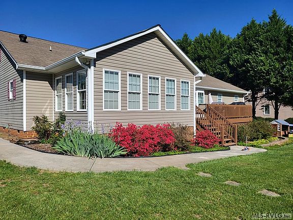 5th image of 96 Longwood Dr