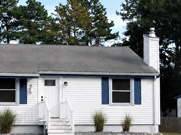 111 Wareham Lake Shore Dr, East Wareham, MA 02538