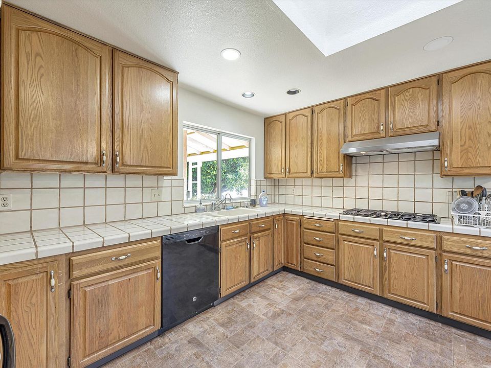 1st image of 274 Walker Dr