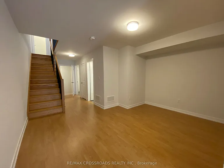 68 Stauffer Cres — Photo 4