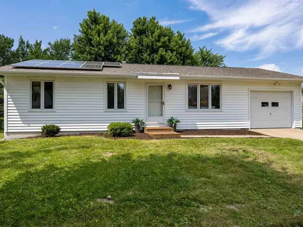 934 Sandusky Dr, Iowa City, IA 52240