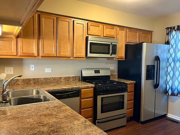 207 Shadybrook Ln — Photo 2