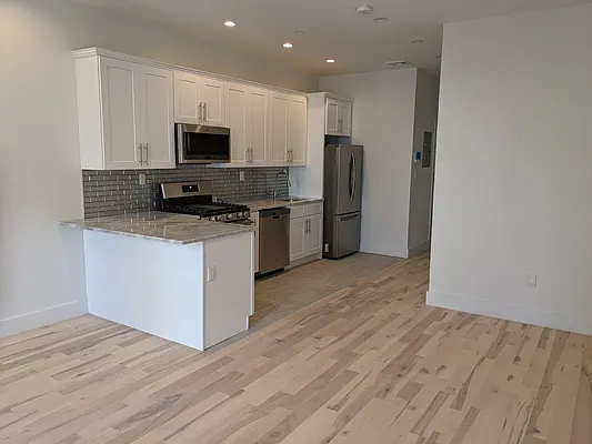 Rented by Bond New York | media 12