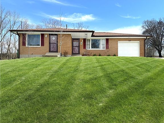 2nd image of 2215 Wellington Rd