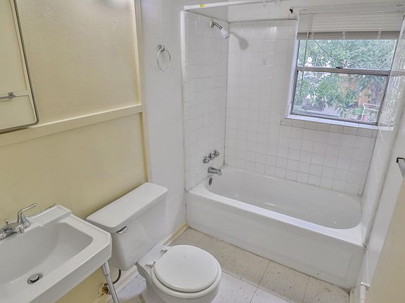 2nd image of 2722 Irwin Dr APT 3