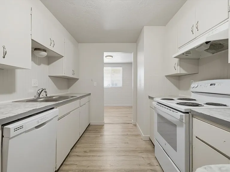 3114 Iowa Ave #1 — Photo 7