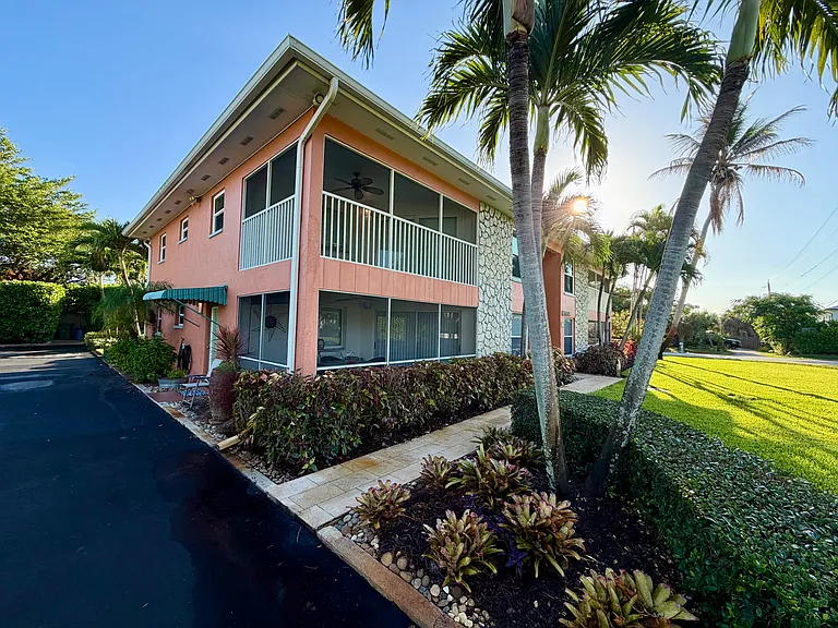965 Morningside Dr #2W — Photo 4