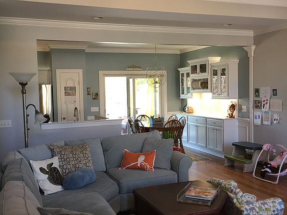 2 story foyer & family room