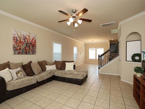 LARGE FAMILY ROOM WITH BRIGHT VIEWS AND TONS OF WINDOWS - This room offers plenty of space for seating and entertaining. The high ceilings emphasize the space and openness of the room. Neutral paint is seen throughout all main areas of the home.