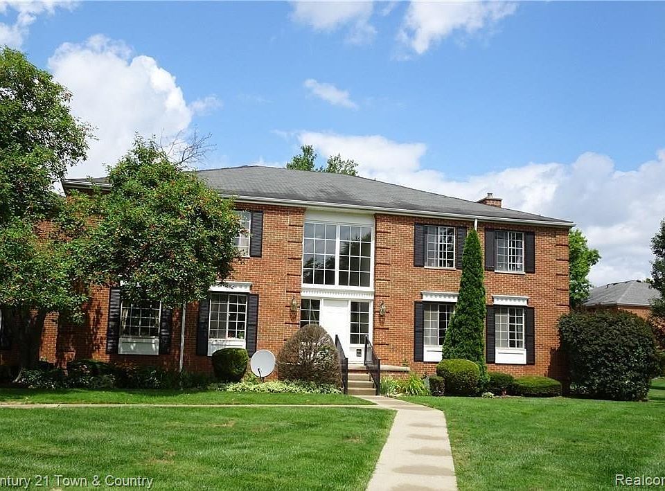 1st image of 616 E Fox Hills Dr #84