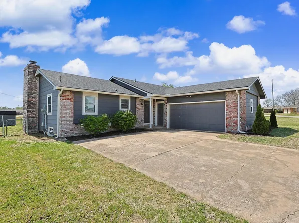 113 W Berlin Dr, Rose Hill, KS 67133