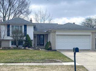 11738 Cavalier Dr, Sterling Heights, MI 48313
