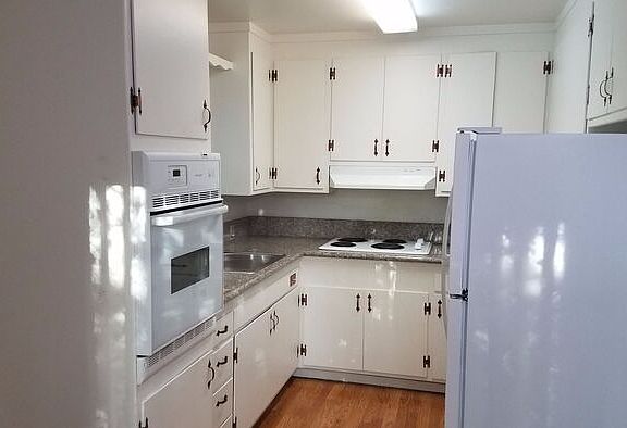 4th image of 190 Village Ct APT 2