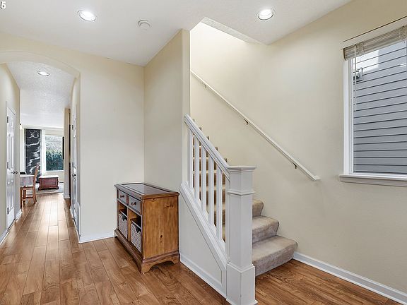 5th image of 904 SE Elina Ave