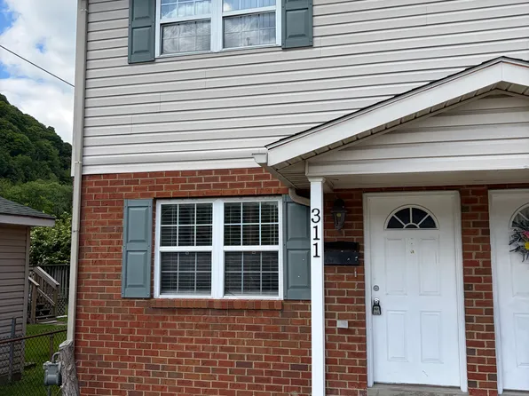 311 71st St SE #A, Charleston, WV 25304